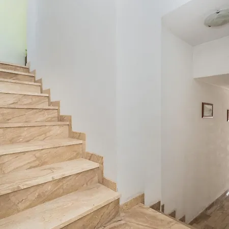 Msv Modern Stone Villa *