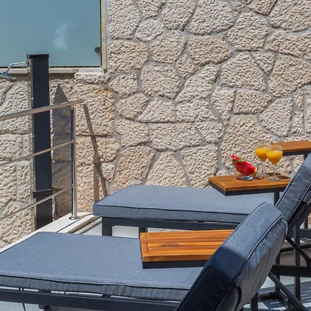 Msv Modern Stone וילה אימוטסקי